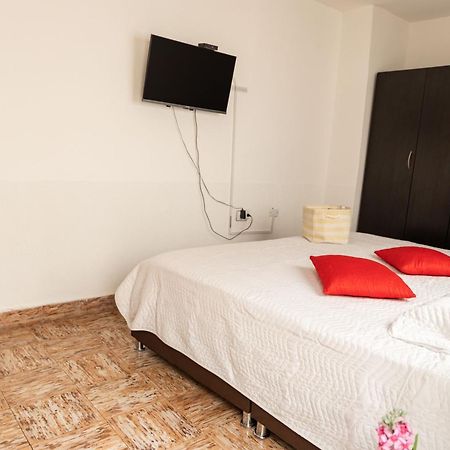 Komodo Alojamiento- Hostal Autoservicio, Ubicado Cerca Al Centro Historico - Bano Privado, Wifi , Cama 2X2 Y Agua Caliente Y Cocina Compartida Popayán Exterior foto