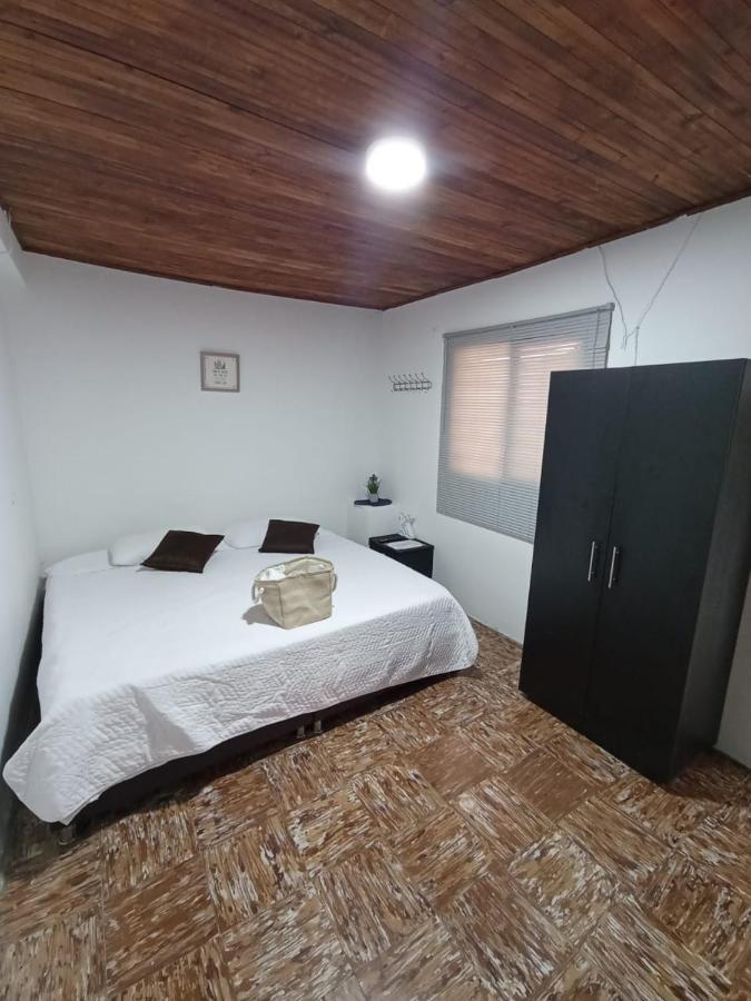 Komodo Alojamiento- Hostal Autoservicio, Ubicado Cerca Al Centro Historico - Bano Privado, Wifi , Cama 2X2 Y Agua Caliente Y Cocina Compartida Popayán Exterior foto