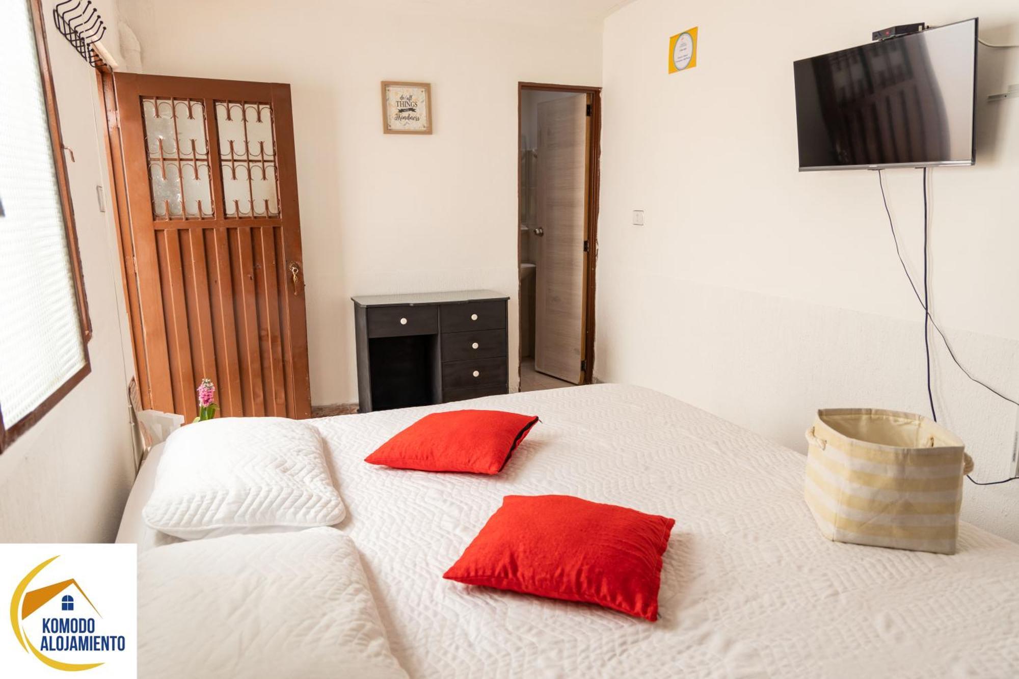 Komodo Alojamiento- Hostal Autoservicio, Ubicado Cerca Al Centro Historico - Bano Privado, Wifi , Cama 2X2 Y Agua Caliente Y Cocina Compartida Popayán Exterior foto